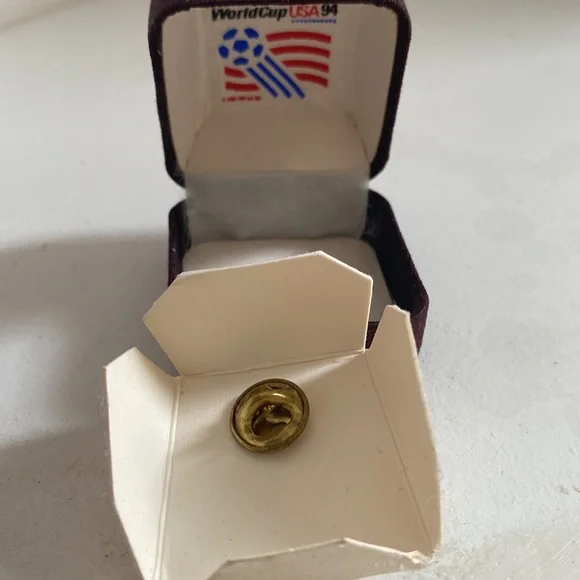 27:07 - Vintage FIFA World Cup USA 1994 Pin